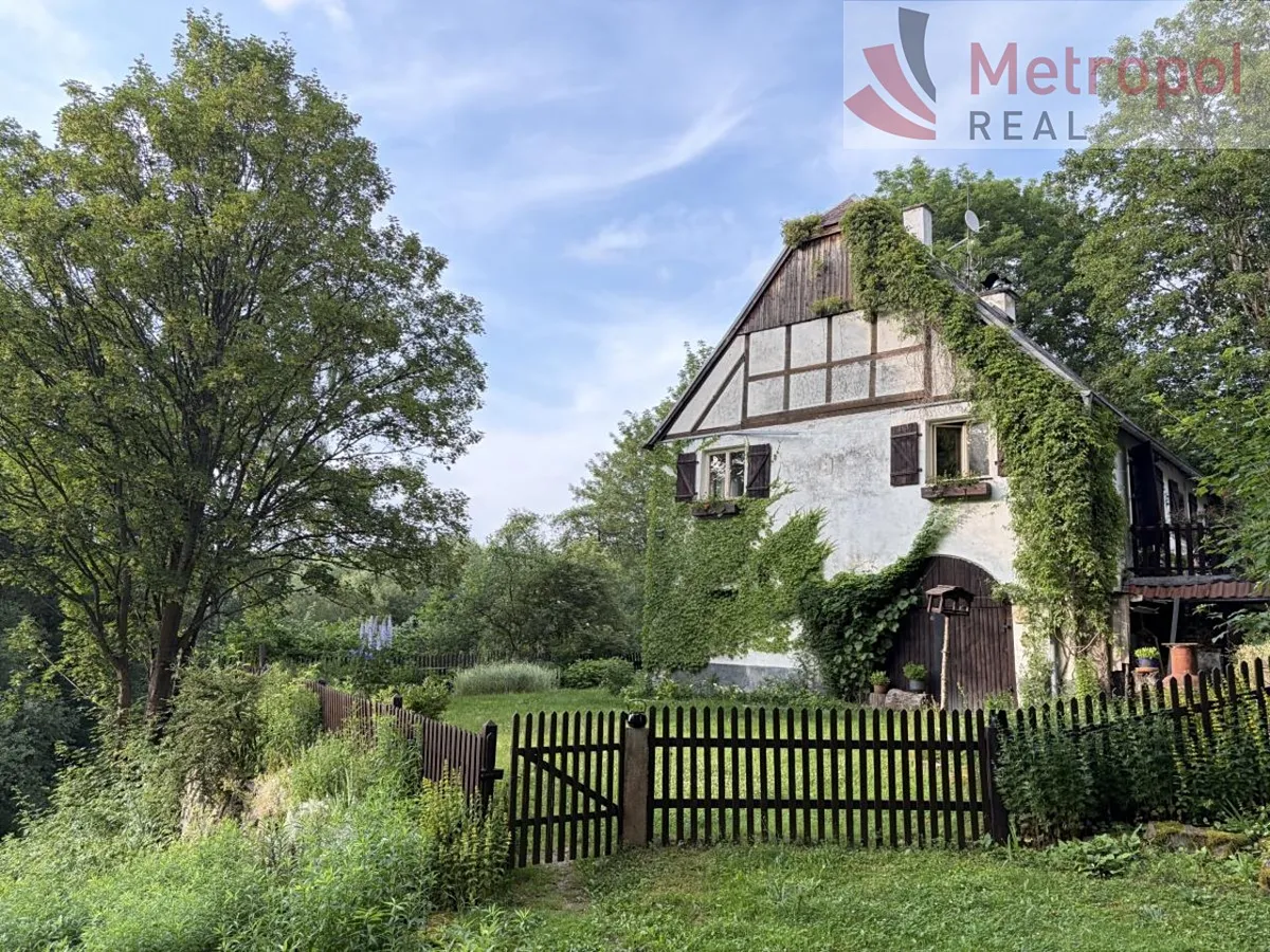 Prodej rodinného domu 247 m², pozemek 1785 m²